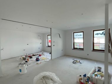 Maliarske práce Bratislava, Maliar Paul, Slovensko, profesionál, dekoratívne betónové stierky, dekoratívne nátery, developerské projekty, airless striekanie, fasády, exteriér, interiér