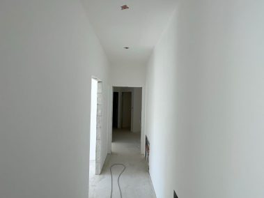 Maliarske práce Bratislava, Maliar Paul, Slovensko, profesionál, dekoratívne betónové stierky, dekoratívne nátery, developerské projekty, airless striekanie, fasády, exteriér, interiér