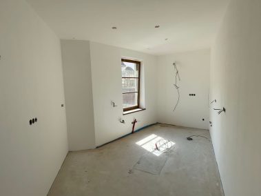 Maliarske práce Bratislava, Maliar Paul, Slovensko, profesionál, dekoratívne betónové stierky, dekoratívne nátery, developerské projekty, airless striekanie, fasády, exteriér, interiér