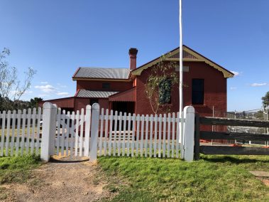 Maliarske práce Bratislava, Maliar Paul, Slovensko, profesionál, dekoratívne betónové stierky, dekoratívne nátery, developerské projekty, airless striekanie, fasády, exteriér, interiér