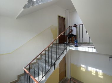 Maliarske práce Bratislava, Maliar Paul, Slovensko, profesionál, dekoratívne betónové stierky, dekoratívne nátery, developerské projekty, airless striekanie, fasády, exteriér, interiér