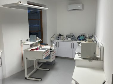 Maliarske práce Bratislava, Maliar Paul, Slovensko, profesionál, dekoratívne betónové stierky, dekoratívne nátery, developerské projekty, airless striekanie, fasády, exteriér, interiér