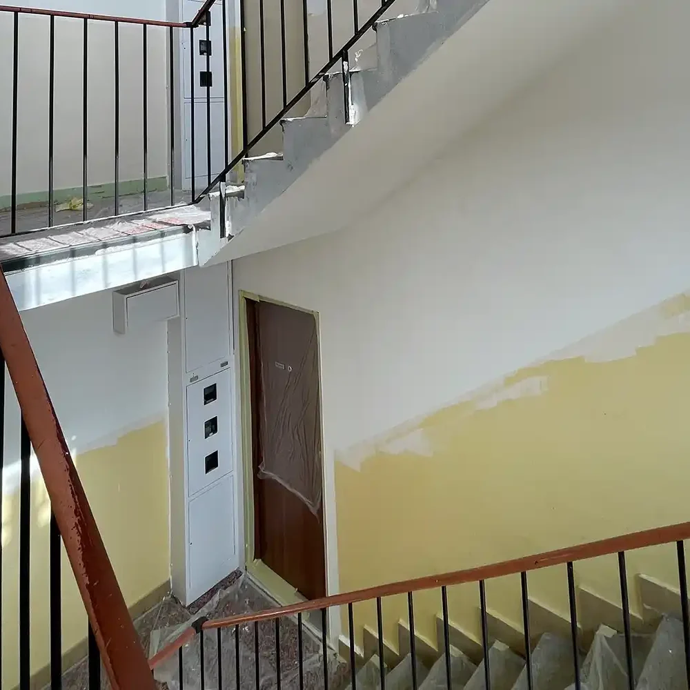 maliar paul maliarske prace bratislava stenberk Maliarske práce Bratislava, Maliar Paul, Slovensko, profesionál, dekoratívne betónové stierky, dekoratívne nátery, developerské projekty, airless striekanie, fasády, exteriér, interiérbytovy dom realizacia