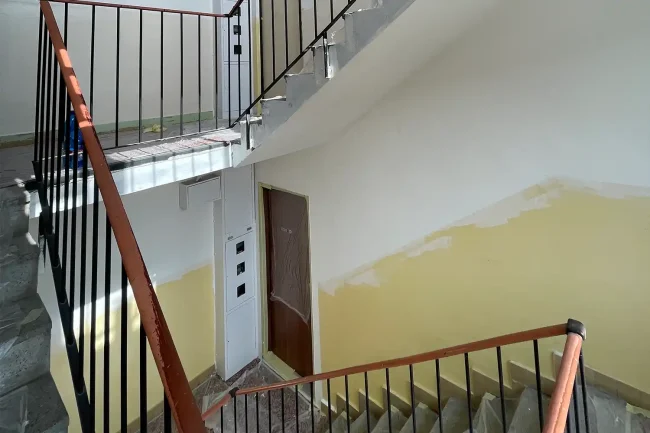 maliar paul maliarske prace bratislava stenberk Maliarske práce Bratislava, Maliar Paul, Slovensko, profesionál, dekoratívne betónové stierky, dekoratívne nátery, developerské projekty, airless striekanie, fasády, exteriér, interiérbytovy dom realizacia