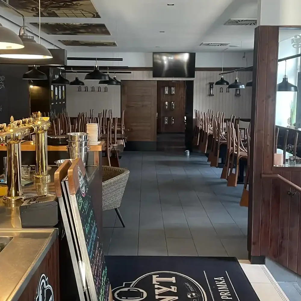 Maliarske práce Bratislava, Maliar Paul, Slovensko, profesionál, dekoratívne betónové stierky, dekoratívne nátery, developerské projekty, airless striekanie, fasády, exteriér, interiér