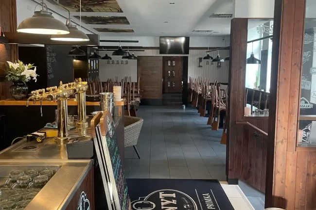 Maliarske práce Bratislava, Maliar Paul, Slovensko, profesionál, dekoratívne betónové stierky, dekoratívne nátery, developerské projekty, airless striekanie, fasády, exteriér, interiér