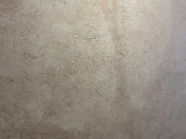 Maliarske práce Bratislava, Maliar Paul, Slovensko, profesionál, dekoratívne betónové stierky, dekoratívne nátery, developerské projekty, airless striekanie, fasády, exteriér, interiér - dekoratívne betónové stierky na jednej zakázke