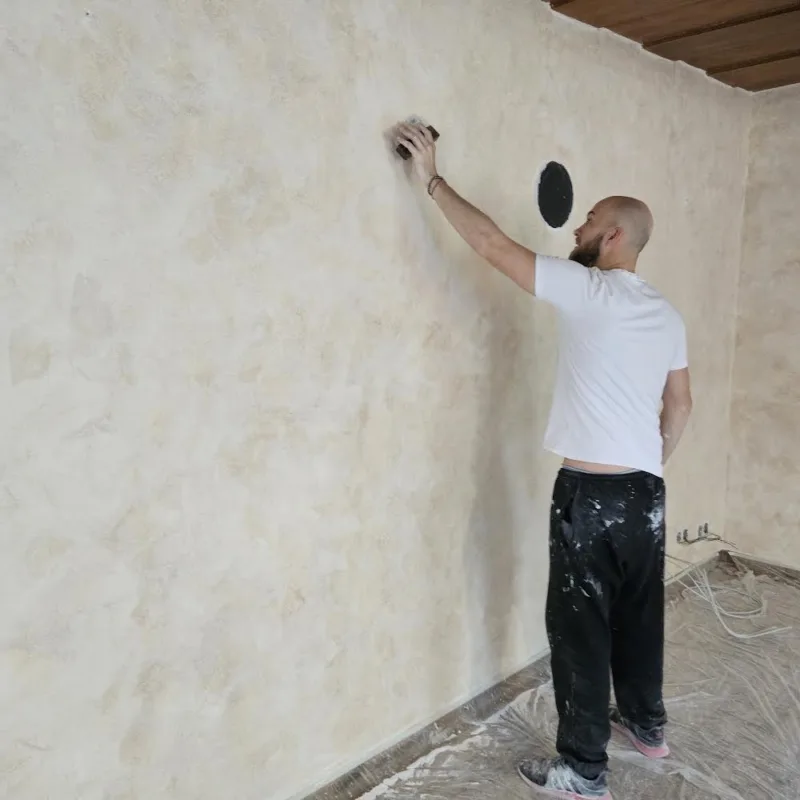 Maliarske práce Bratislava, Maliar Paul, Slovensko, profesionál, dekoratívne betónové stierky, dekoratívne nátery, developerské projekty, airless striekanie, fasády, exteriér, interiér - dekoratívne nátery na jednej zakázke