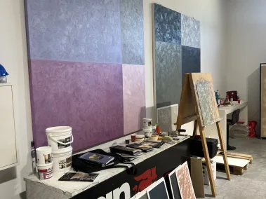 Maliarske práce Bratislava, Maliar Paul, Slovensko, profesionál, dekoratívne betónové stierky, dekoratívne nátery, developerské projekty, airless striekanie, fasády, exteriér, interiér - dekoratívne nátery na jednej zakázke