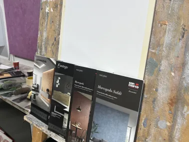 Maliarske práce Bratislava, Maliar Paul, Slovensko, profesionál, dekoratívne betónové stierky, dekoratívne nátery, developerské projekty, airless striekanie, fasády, exteriér, interiér - dekoratívne nátery na jednej zakázke