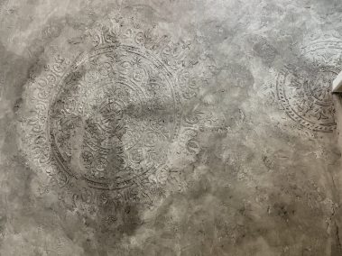 Maliarske práce Bratislava, Maliar Paul, Slovensko, profesionál, dekoratívne betónové stierky, dekoratívne nátery, developerské projekty, airless striekanie, fasády, exteriér, interiér - dekoratívne betónové stierky na jednej zakázke