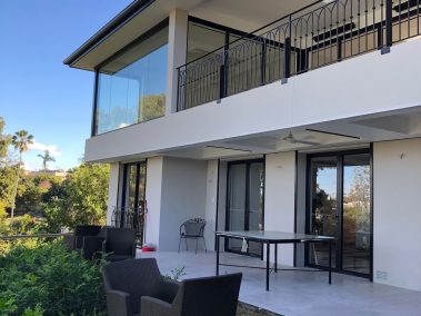 Maliarske práce Bratislava, Maliar Paul, Slovensko, profesionál, dekoratívne betónové stierky, dekoratívne nátery, developerské projekty, airless striekanie, fasády, exteriér, interiér - fasády a práca na dome