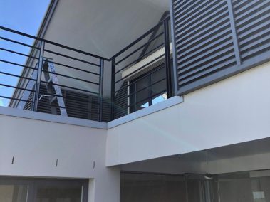 Maliarske práce Bratislava, Maliar Paul, Slovensko, profesionál, dekoratívne betónové stierky, dekoratívne nátery, developerské projekty, airless striekanie, fasády, exteriér, interiér - fasády a práca na dome