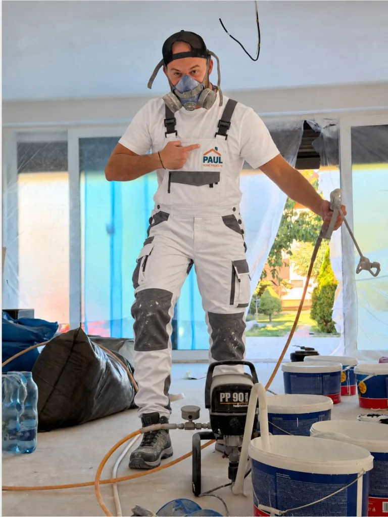 Maliar Paul s airless striekacím zariadením a maskou